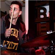 Cours de Batterie sur Saint-Étienne 
BATTEUR / PRODUCTEUR du groupe Gin Tonic Orchestra.
Conservatoire DEM Batterie JAZZ 20/20
UNIVERSITÉ MCGILL JAZZ DRUMS (Montréal, CANADA)